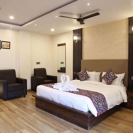 Dakshin Suites Srikakulam ภายนอก รูปภาพ
